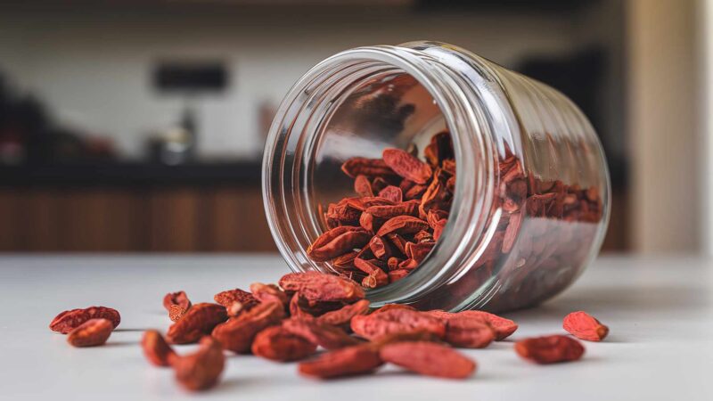 6 Benefits of Goji Berries, Plus Nutrition and Uses